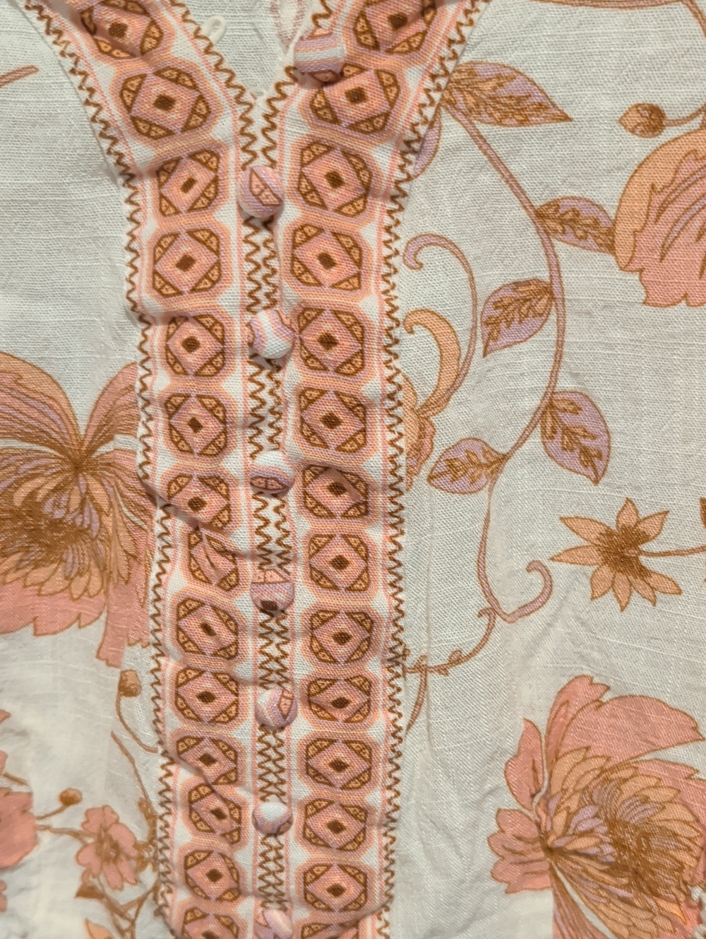Rose & Olive Resort Peach Floral Cropped V-Neck Top - Picture 2 of 6
